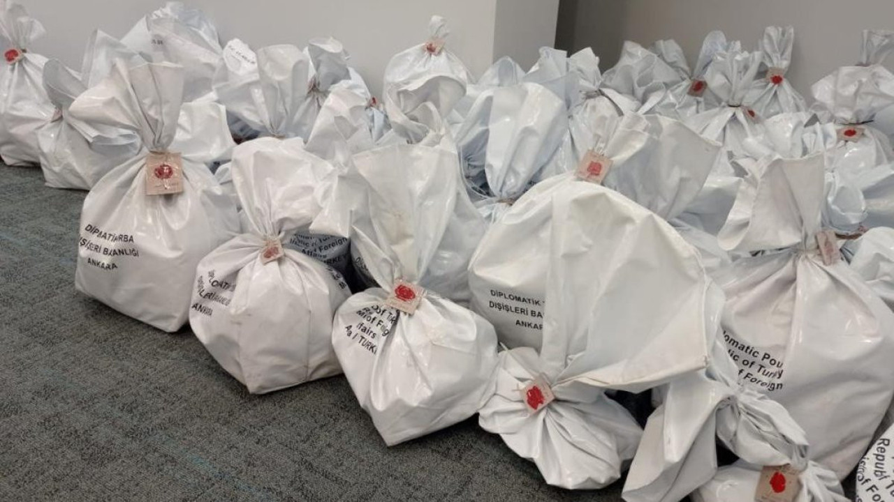 Yurt dışında kullanılan oylar Türkiye'ye getirilmeye başlandı