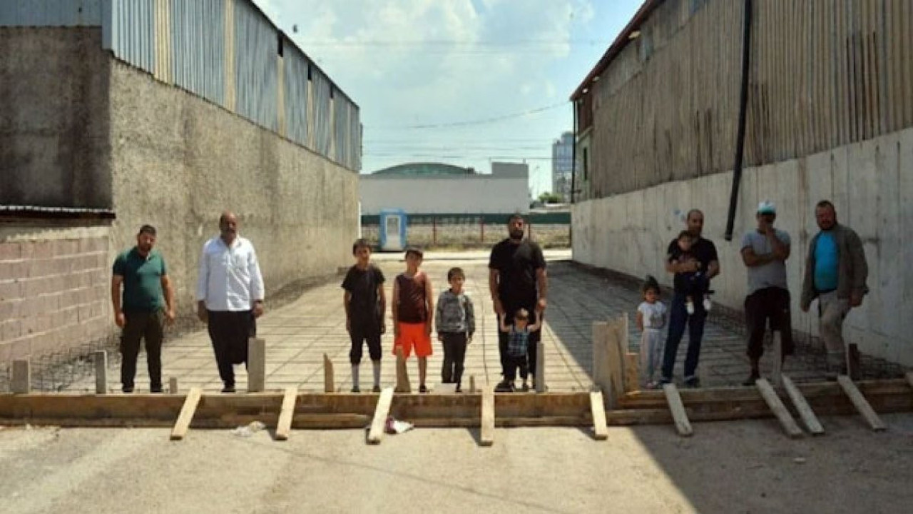 Beton döküp sokağı kapattı