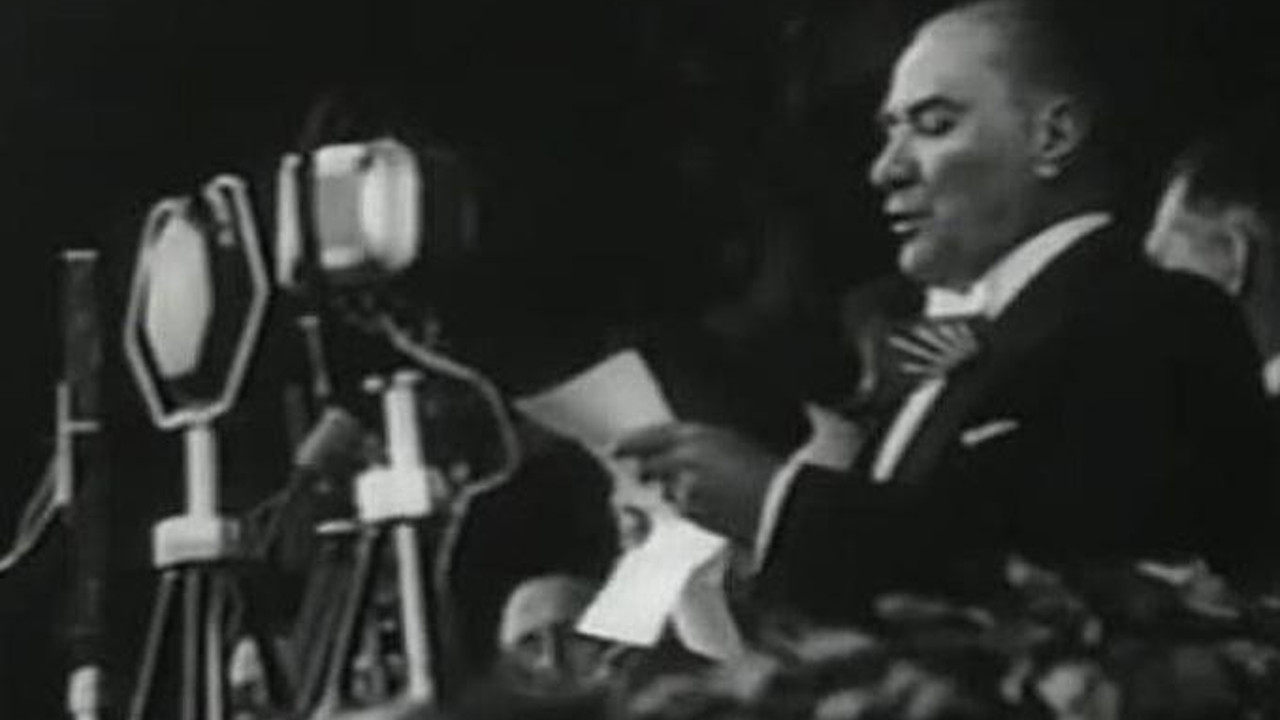 Atatürk son sayfaya geldiğinde bu sözde sesi titredi. Oysa Nutuk'u okuması 6 gün sürmüş ve sesi hiç titrememişti