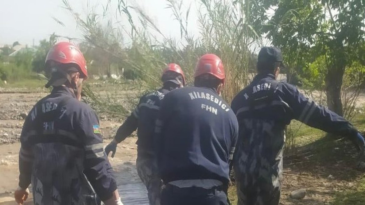 Azerbaycan sele teslim. 2 kişi öldü