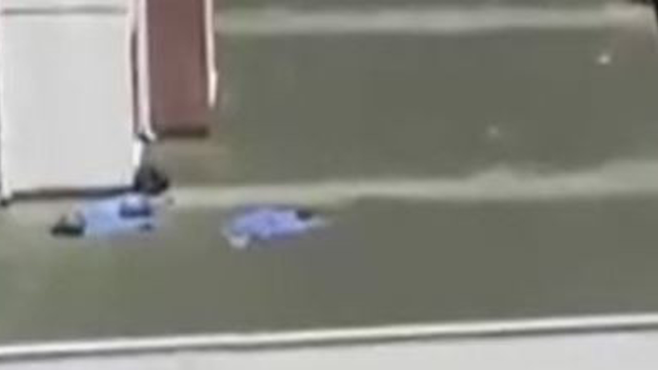 Talihsiz kadın 2 çocuğu ile 13. kattan düştü. Çocuğunu kurtarmaya çalıştı