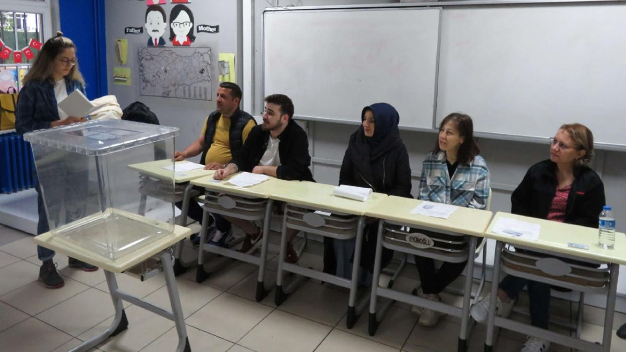 Sandık görevlileri yemin ederek görevlerine başladı