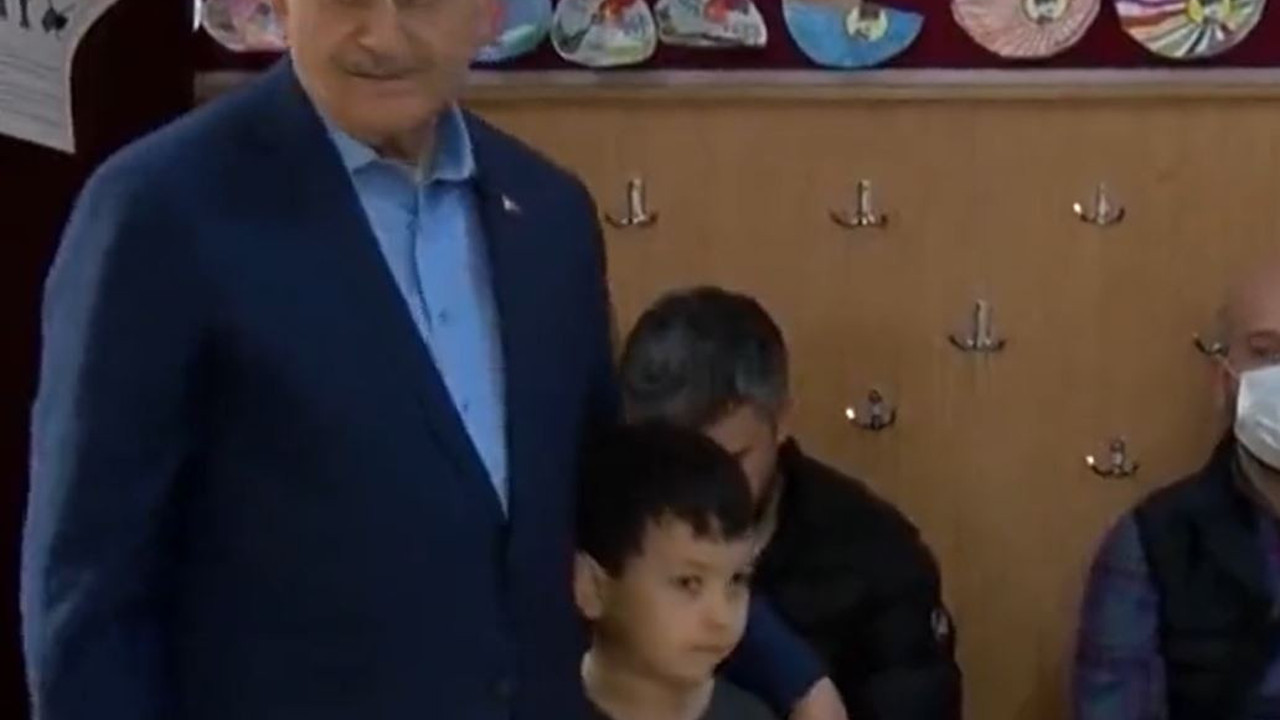 Binali Yıldırım'ın eşi oyunu kime verdi. Oy kabininden geç çıkan eşine "Hanım karar veremedin mi?" diye sordu
