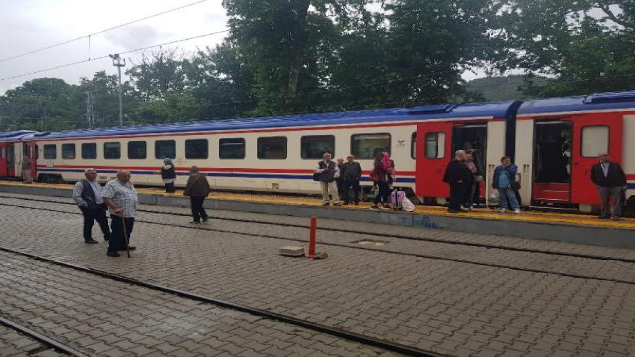 Trenle oy kullanmaya giden seçmenler yolda kaldı