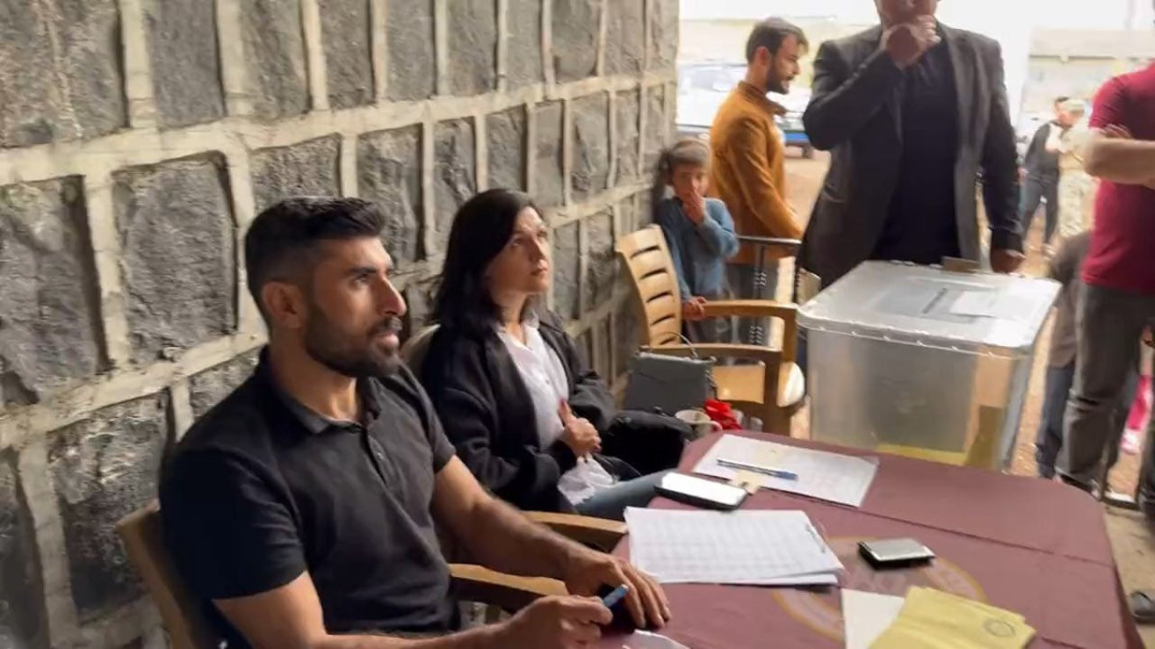 Şanlıurfa'da oy sandığı muhtarın evine kuruldu