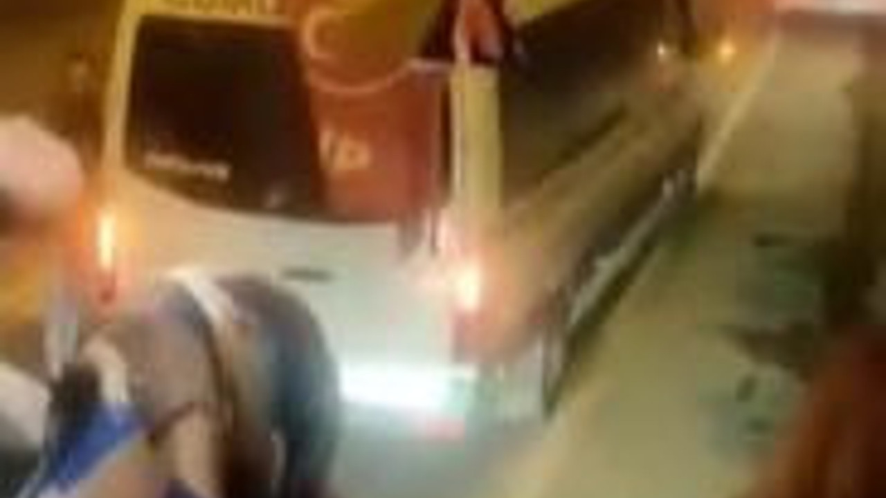 MHP’liler otobüsün önünü kesip yakmakla tehdit ettiler