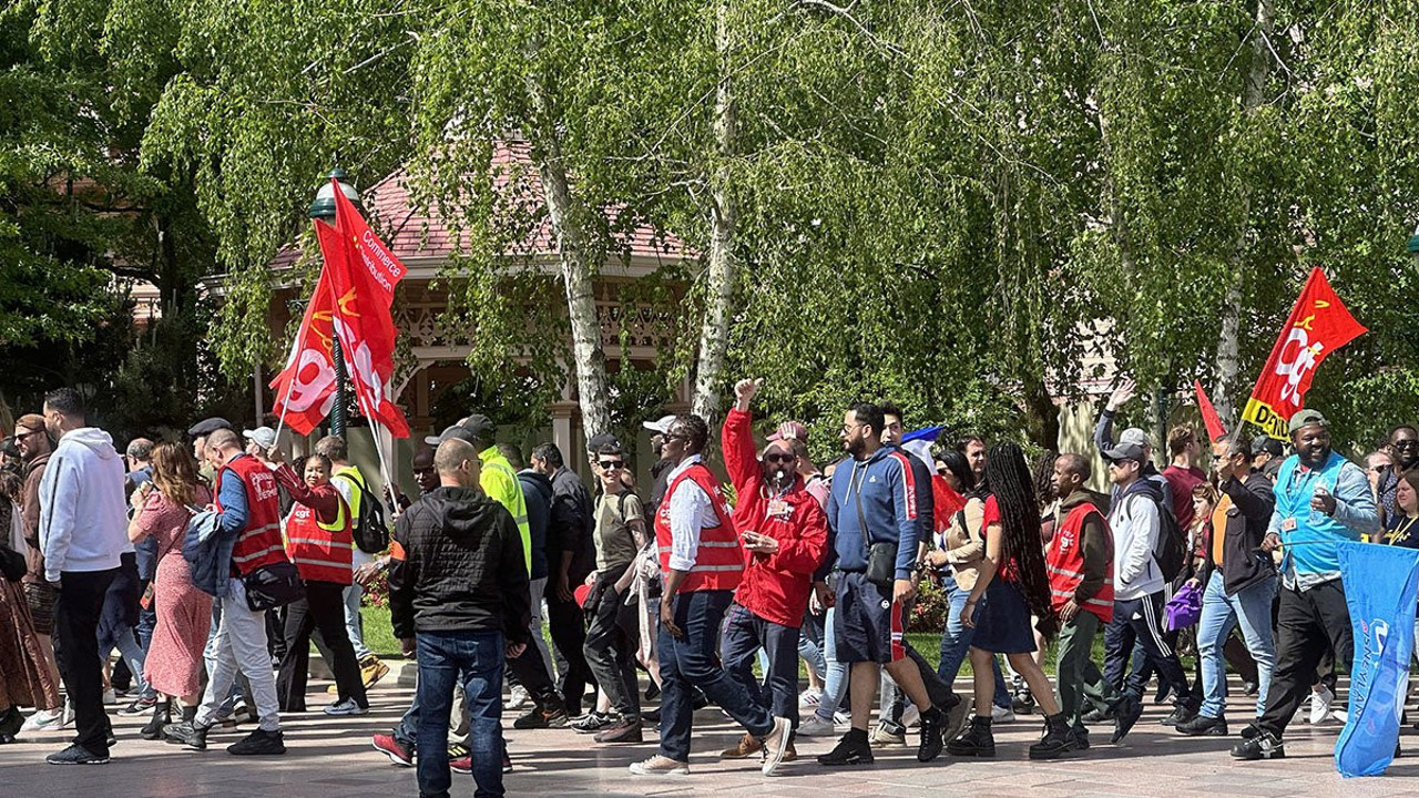 Disneyland Paris çalışanları greve gitti