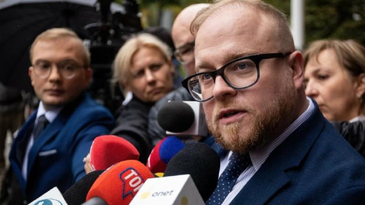 Zelenksiy'den özür dilemesini istemişti, görevden alındı