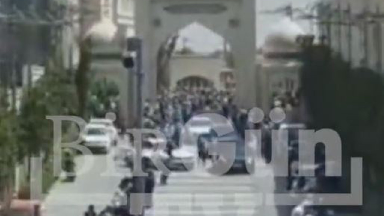 Menzil Cemaati çakarlı milyonluk araçlarla 'şeyh'lerini uğurladı