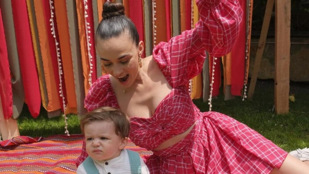 Hande Soral ile İsmail Demirci'nin oğlu Ali bir yaşında. "İyi ki doğdun canım"