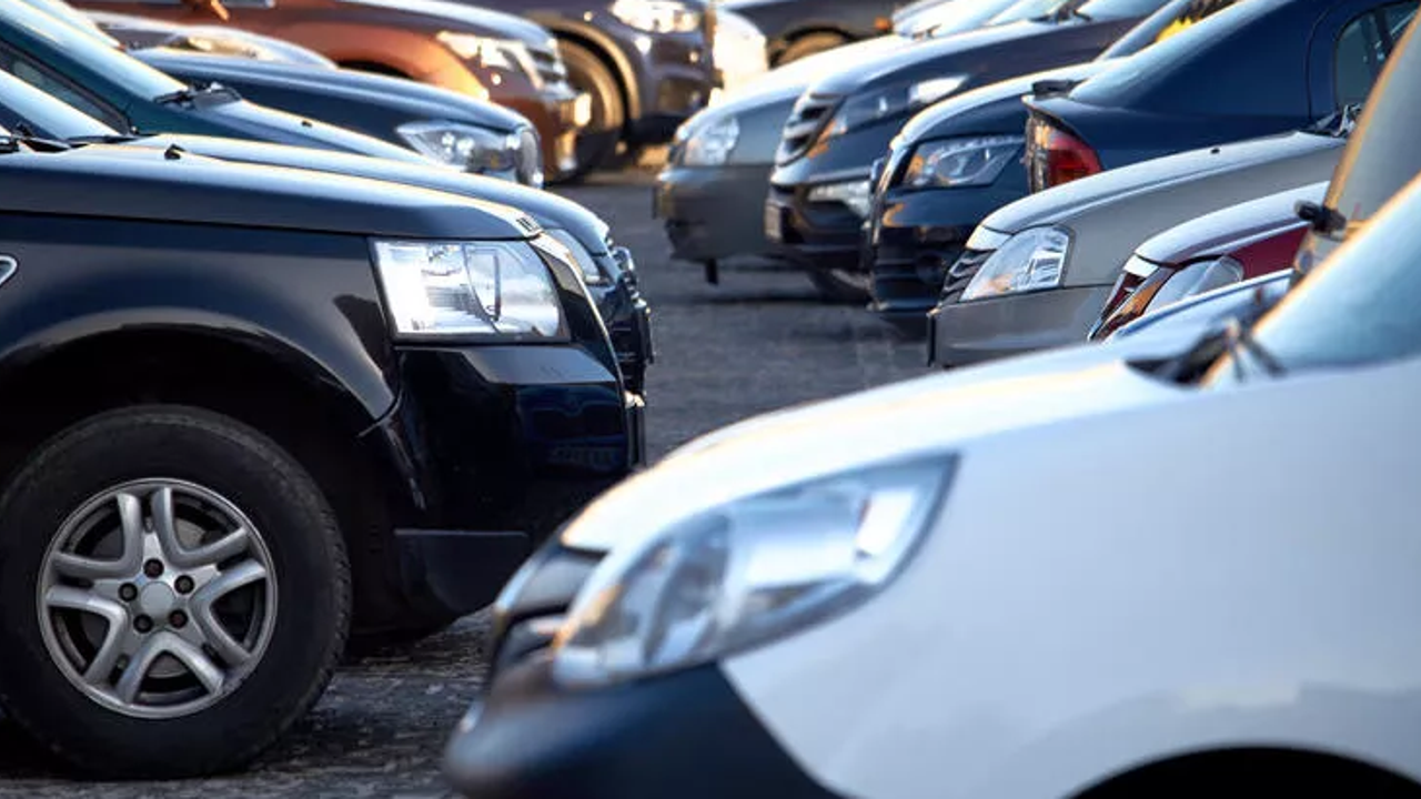 Otomobil fiyatlarına dev zam