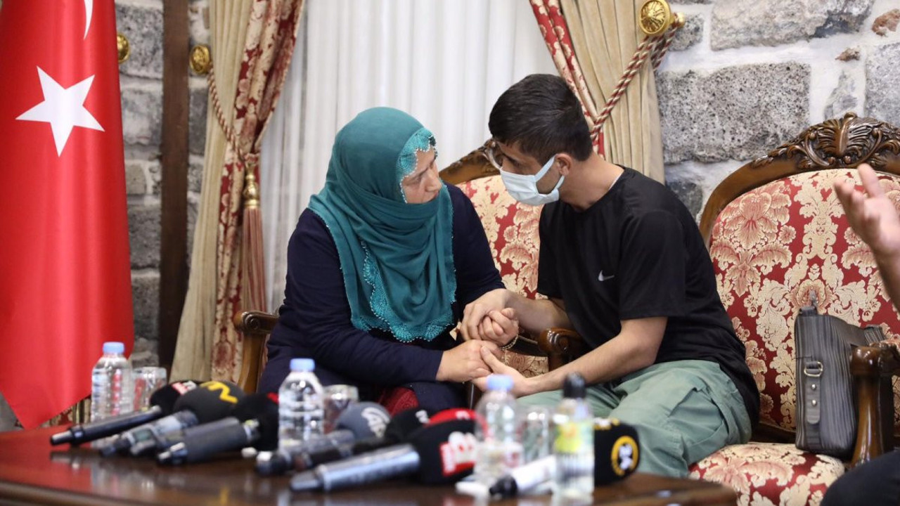 Diyarbakır annelerinden biri daha evladına kavuştu