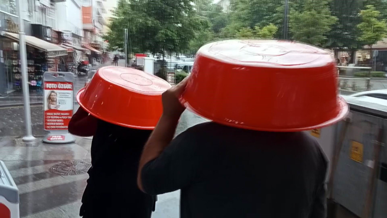 Kırmızı başlıklı adamlar