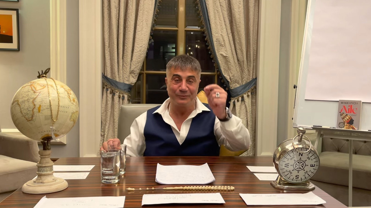 Sedat Peker kendisini sorgulayan polisi saygıyla uğurladı. İki twit paylaştı geri çekmedi