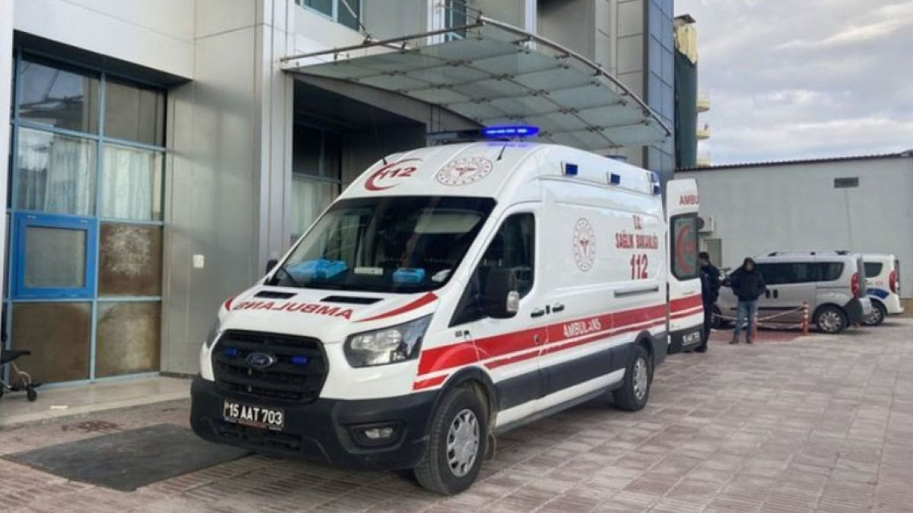 Kız arkadaşlarına baktığı iddiasıyla inşaat işçisini bıçakladı