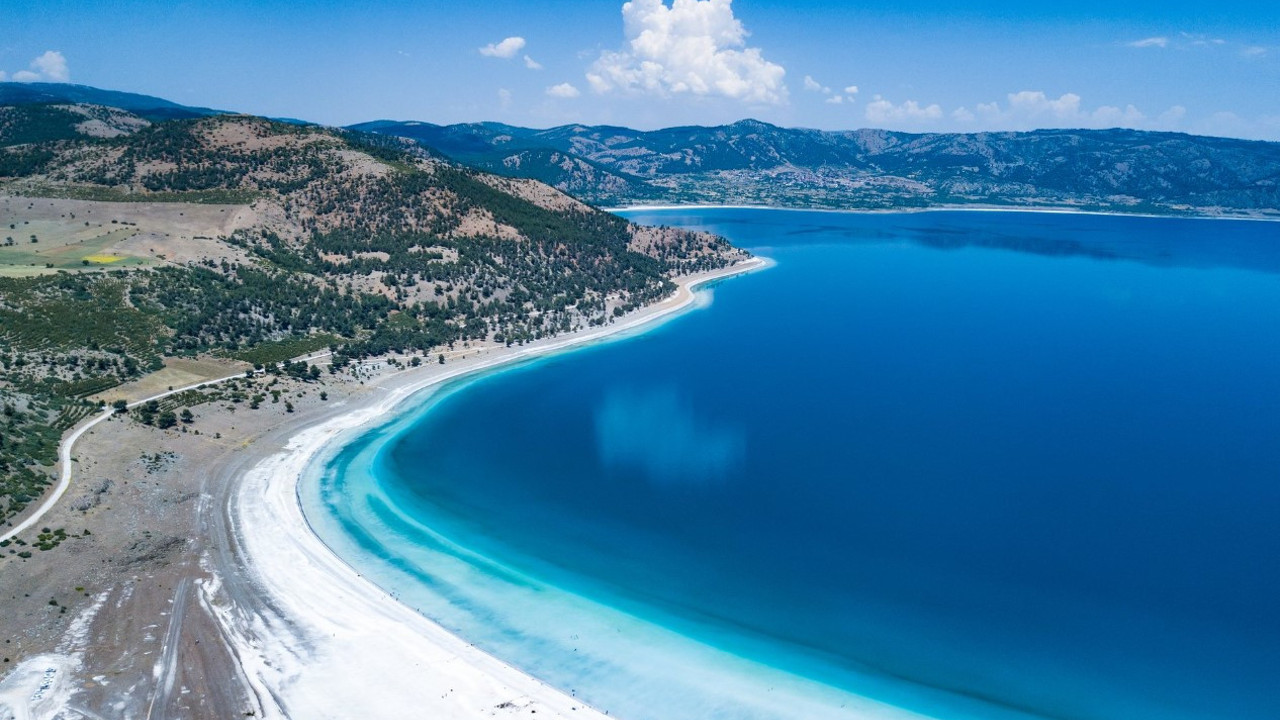 Salda gölüne bir hançer daha. NASA'nın “ayakkabı ile bile girilmemeli" dediği can çekişen Salda'ya kötülüğe doyulmadı