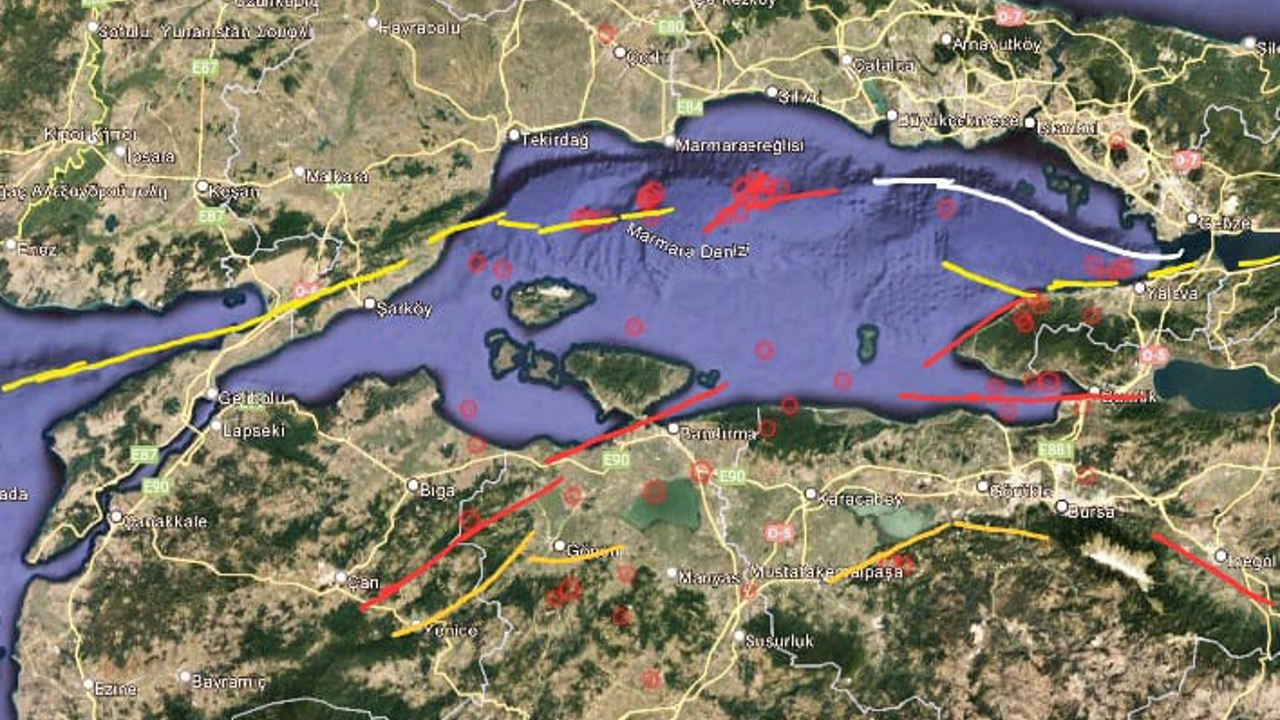Deprem Profesörü Şener Üşümezsoy bas bas bağırmaya başladı. Israrla Marmara'daki depremin nerede olacağını açıkladı