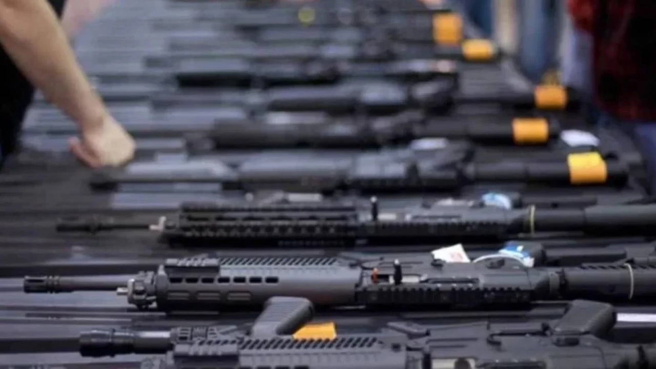 Türkiye'ye kaçak yollarla giren yabancılar internetten silah satıyor. Eski emniyet müdüründen flaş açıklama. CIA ayrıntısı da var