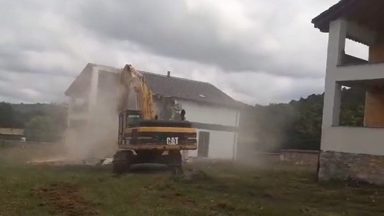 İBB Üsküdar Sahil'deki kaçak kafelerden sonra Şile'deki kaçak yapıları da yıktı. Helal sana İmamoğlu