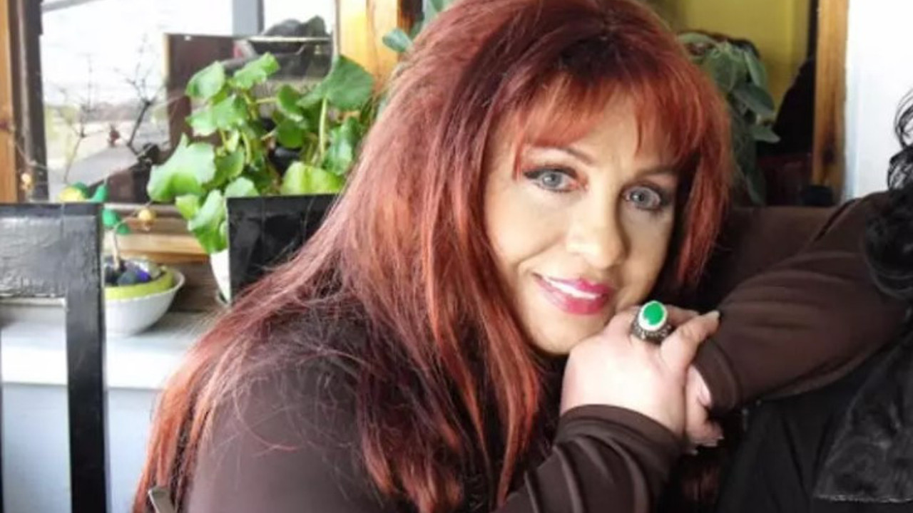 Türk pop müziğinin yıldızı hayatını kaybetti. Orda bir köy var uzakta şarkısıyla meşhur olmuştu