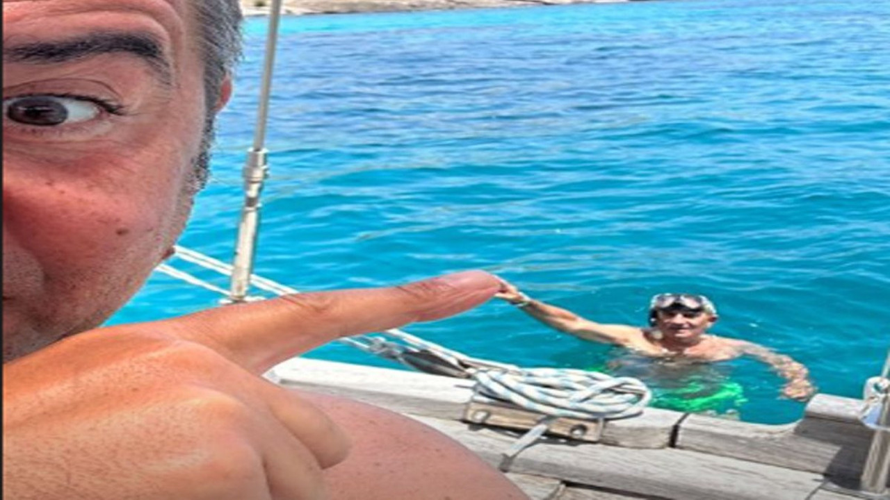 Ata Demirer'den eğlenceli 'baba oğul' pozu