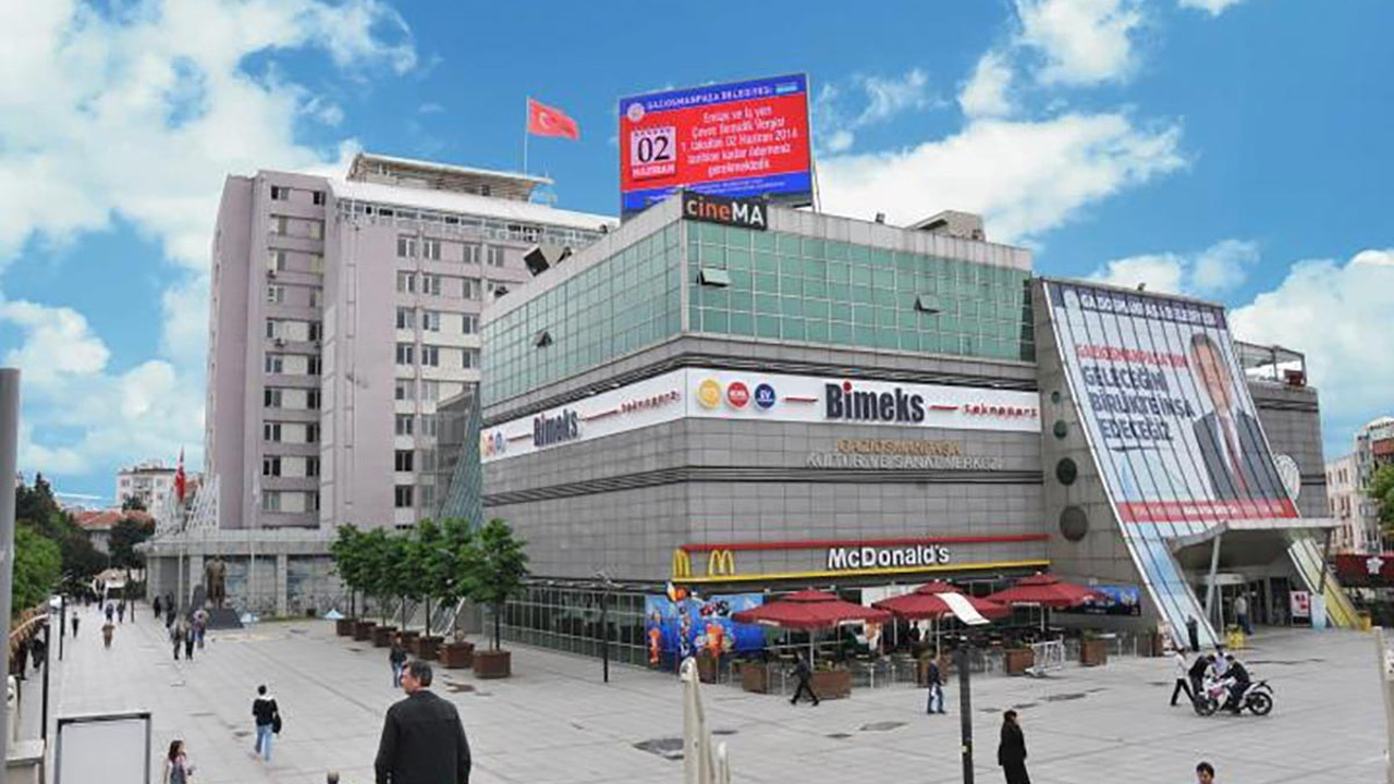 ‘Al gülüm ver gülüm’ belediyesi. Bunu muhalefet yapsa ortalık ayağa kalkardı