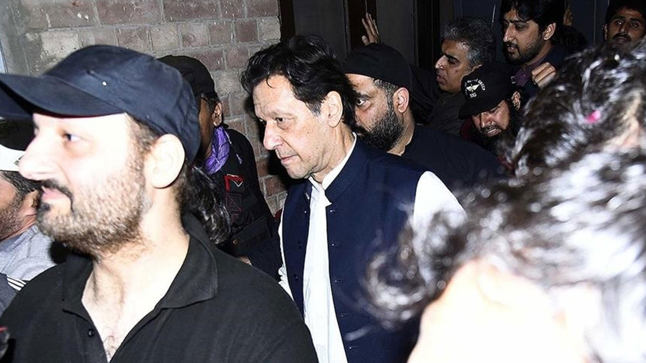 Pakistan'da eski Başbakan İmran Han'a "cinayete azmettirme" suçlaması