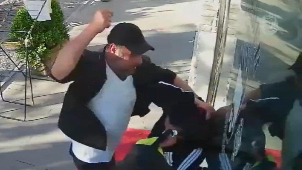 Sokak ortasında kadına şiddet!