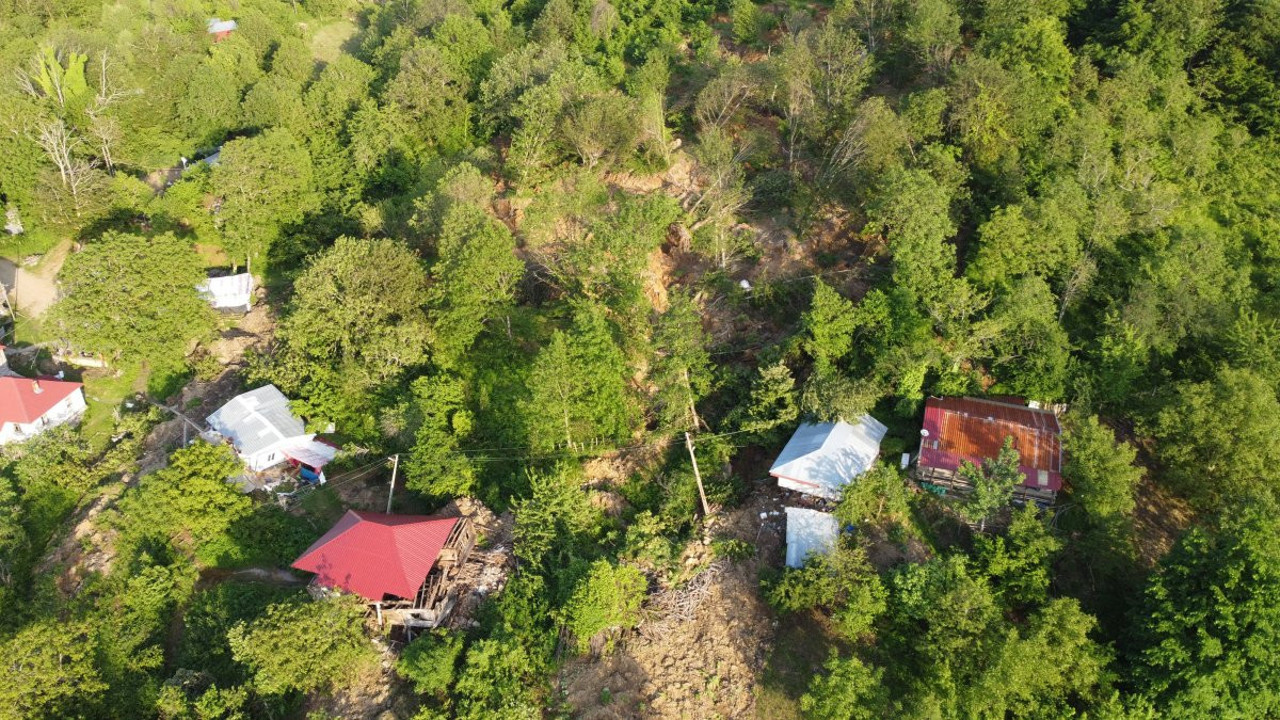 Sinop'ta heyelan: 4 ev kullanılamaz hale geldi