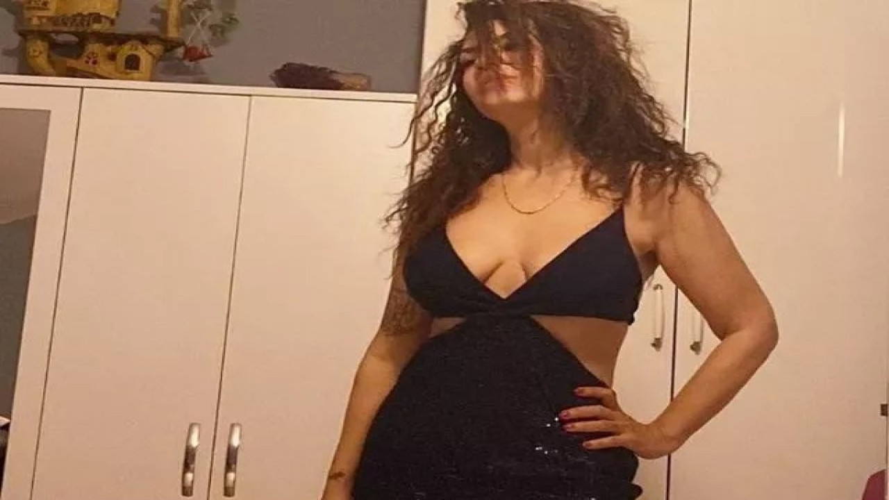 Yeşim Salkım imaj değiştirdi. Derin göğüs dekolteli pozuna gelen yoruma sert çıktı