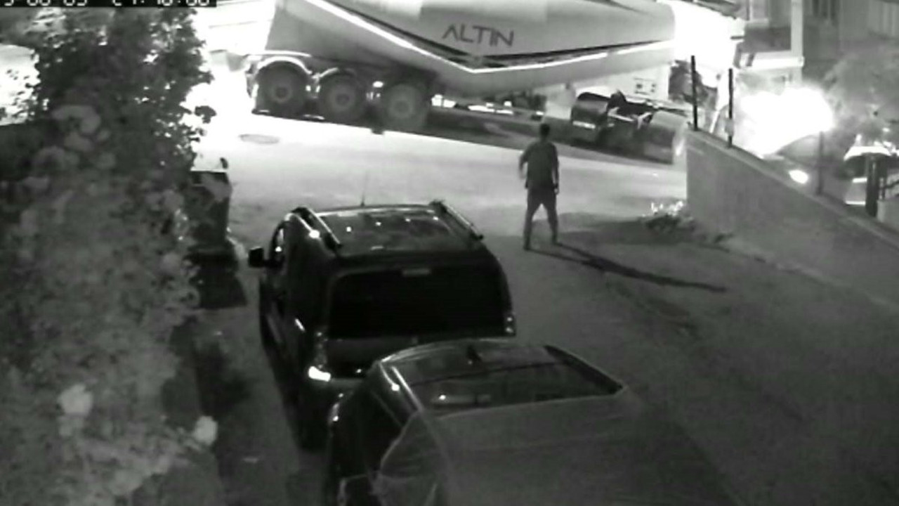 Kontrolden çıkan beton mikseri 6 araca çarparak durdu