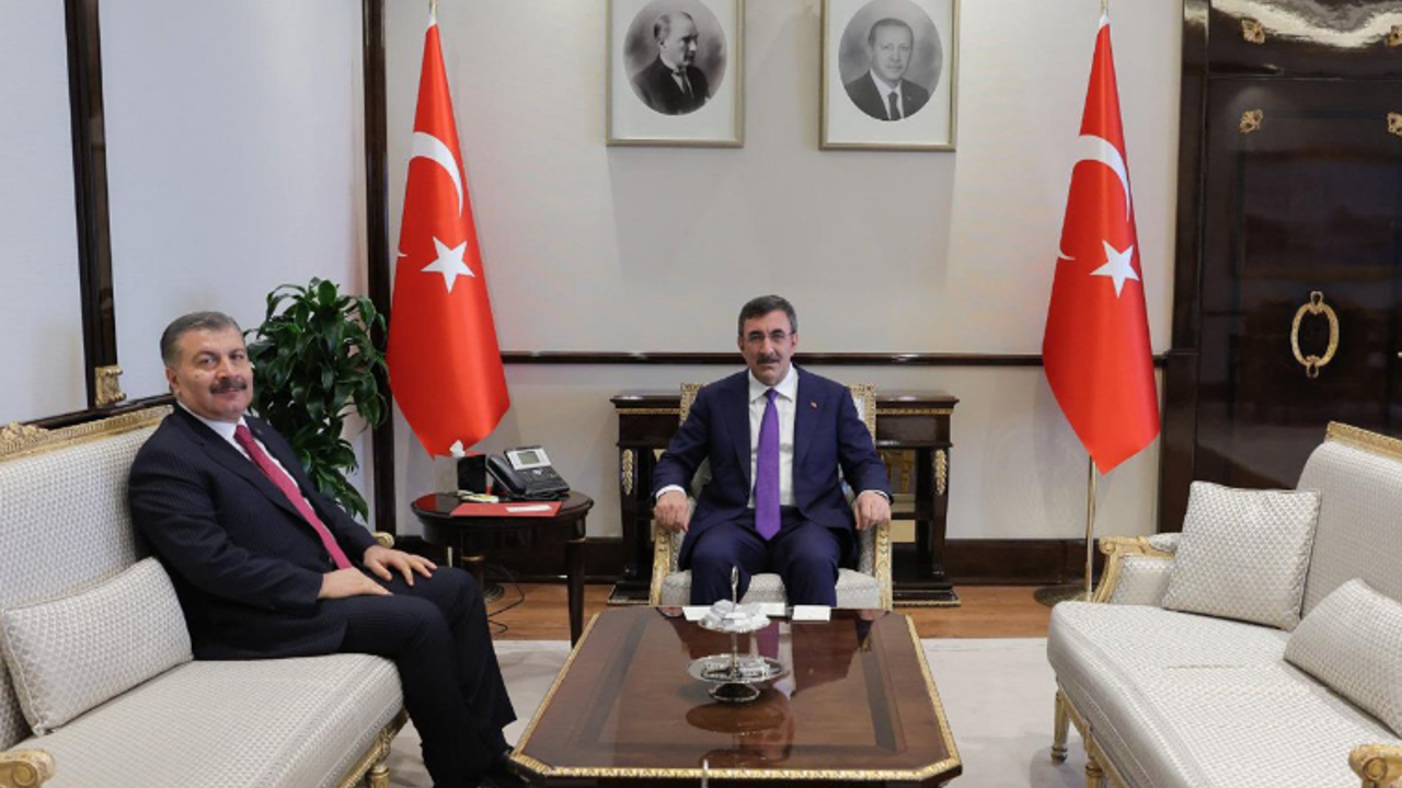 Yeni Cumhurbaşkanı Yardımcısı Cevdet Yılmaz Atatürk'ün resmini başköşeye astı. Keşke diğerleri de böyle yapsa