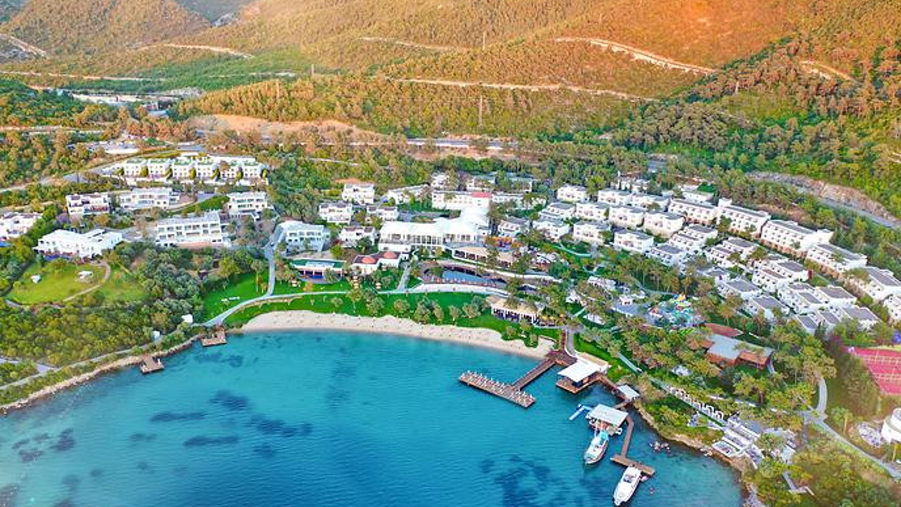 Asgari ücretli 6 ay çalışıp sadece bir gün kalabiliyor. Bir bardak çay bile 50 lira. Bodrum’da tatil fiyatları saç baş yoldurttu