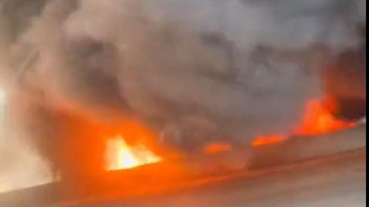 Tanker yandı köprüyü eritti otoyol kapandı