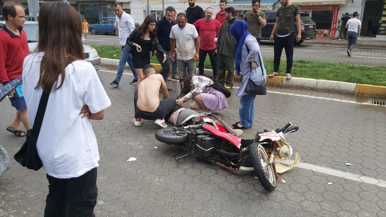 Otomobilin çarptığı elektrikli bisikletteki çocuk hayatını kaybetti