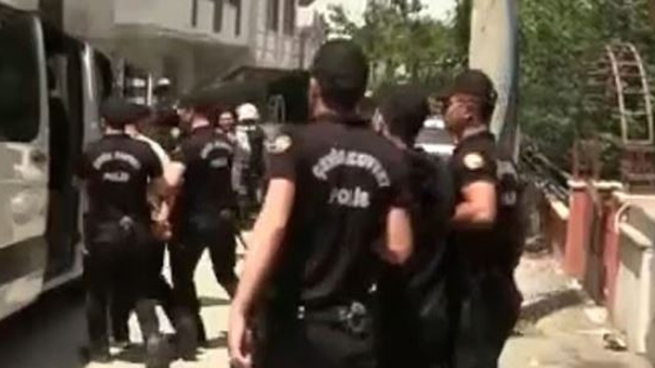 Fuhuş çetesine eş zamanlı baskın