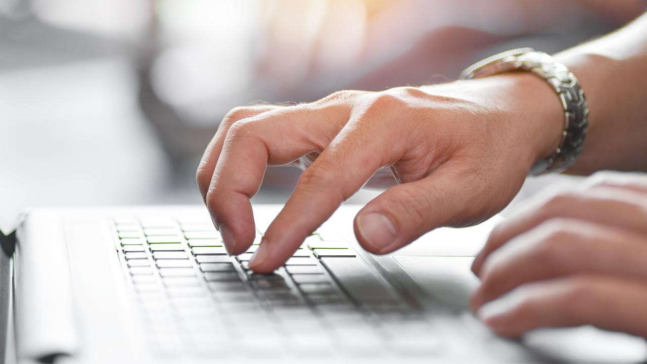 Kazakistan’da internette yanlış bilgi yayanlara para cezası