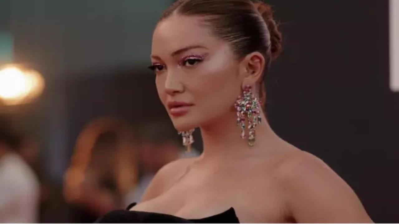 Ünlü fenomen kırmızı saçlarıyla olay oldu. Yeni imajıyla bakın kime benzetildi?