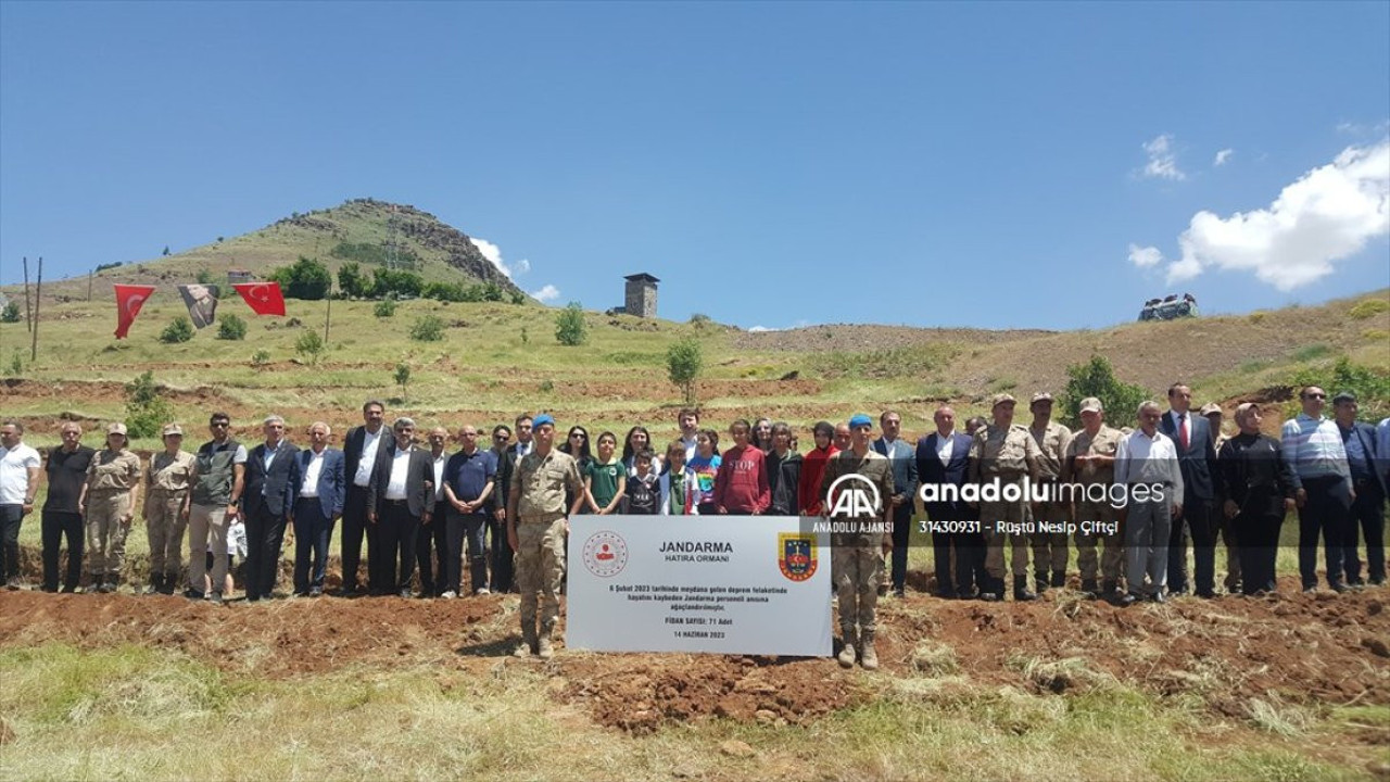 Depremde yaşamını yitiren 71 Jandarma personeli için 71 fidan dikildi
