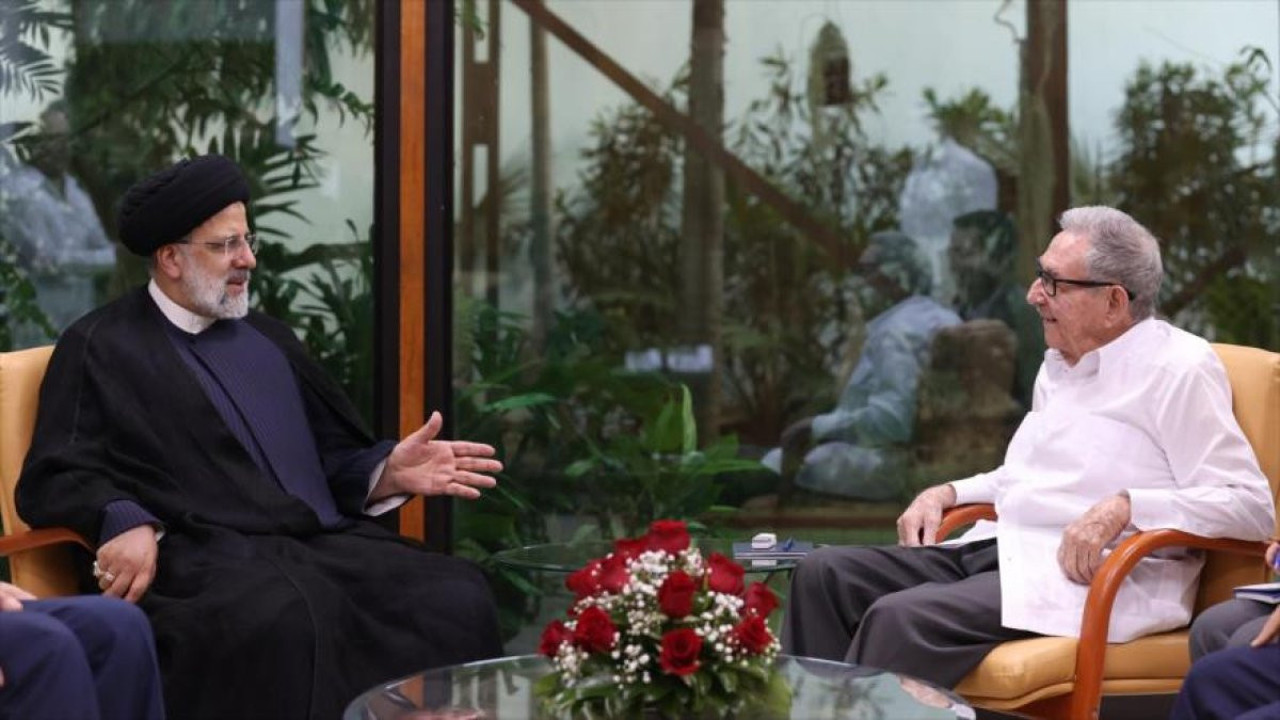 İran Cumhurbaşkanı, Castro ile görüştü