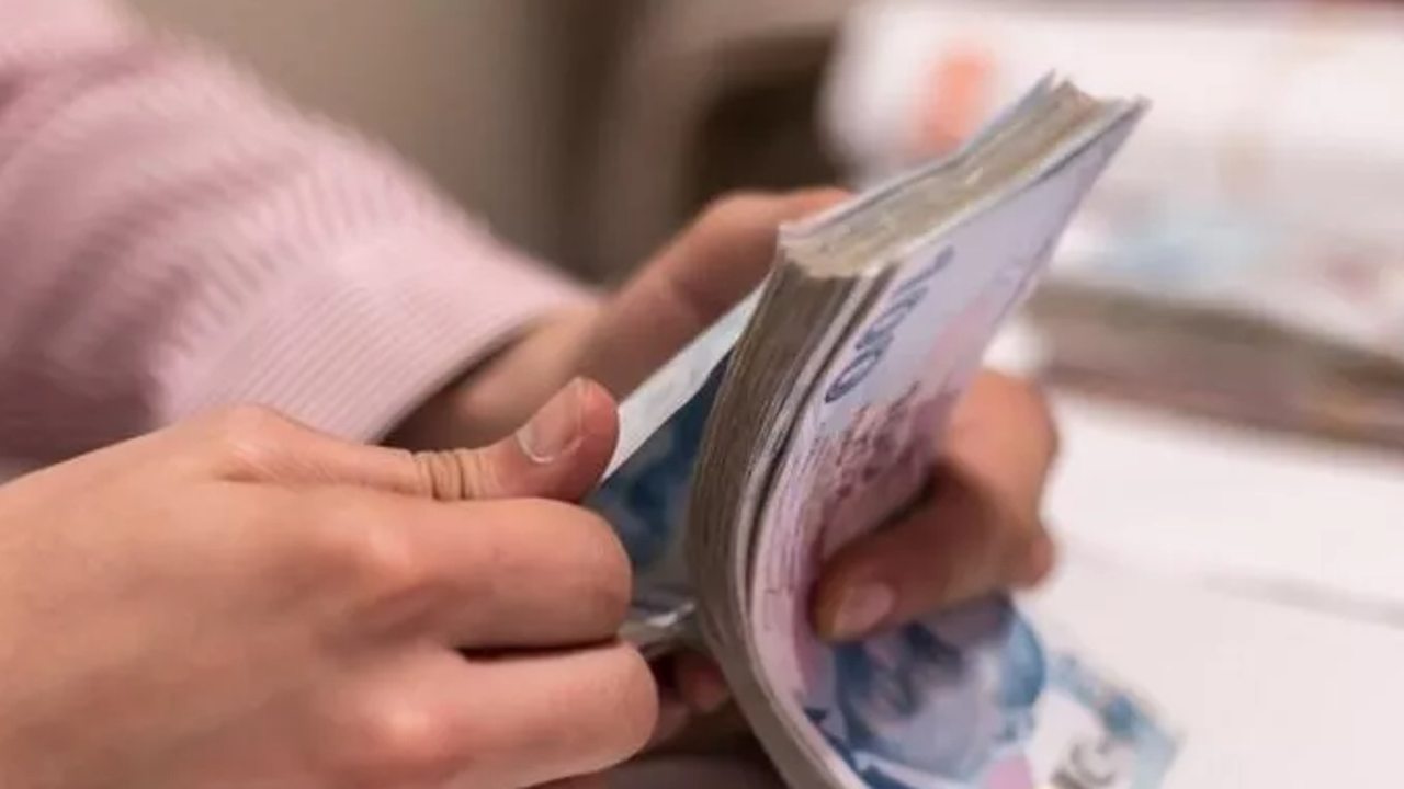 Emekli aylıkları ve bayram ikramiyesi ödeme tarihi belli oldu