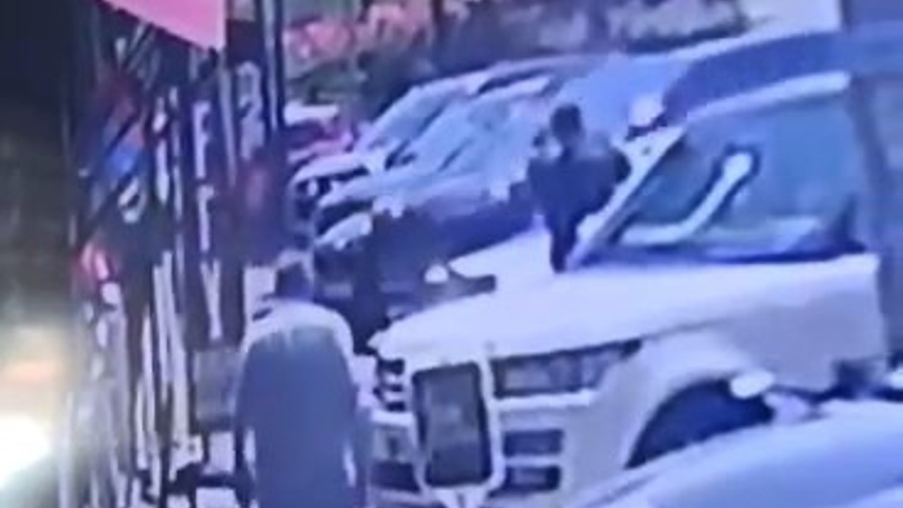 Fren yerine gaza basınca pastaneye daldı