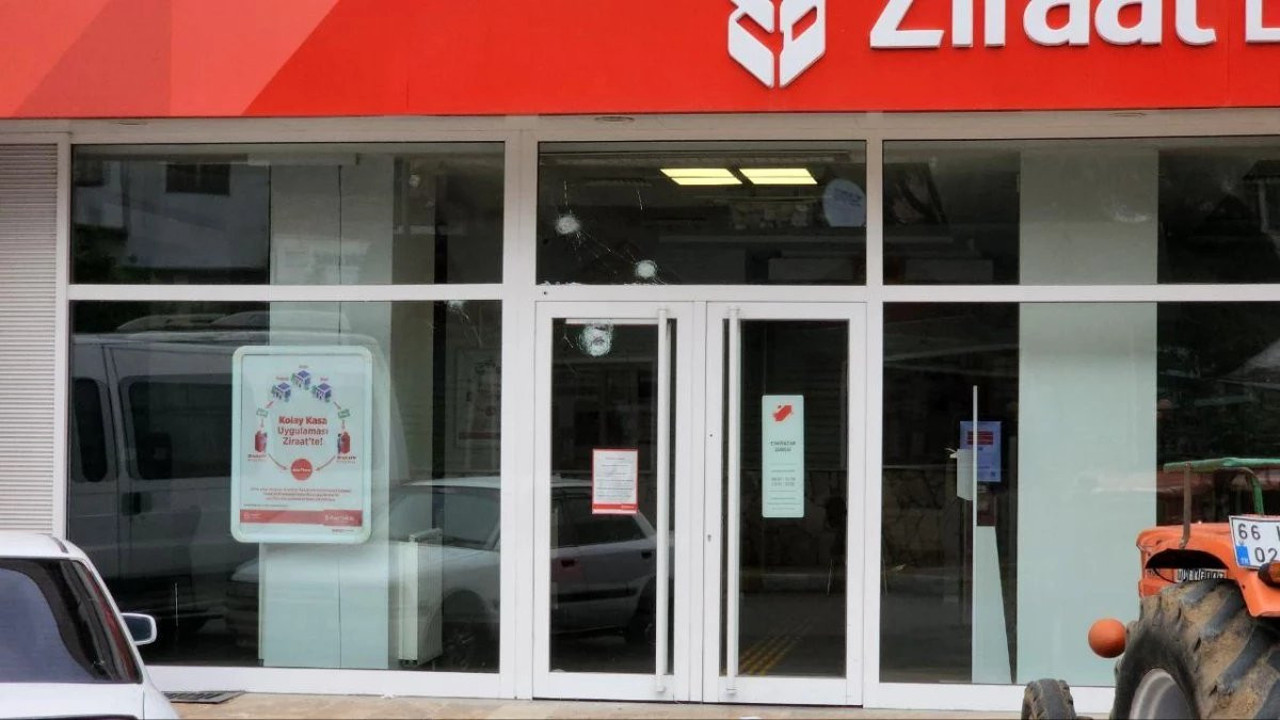 Banka şubesini kurşun yağmuruna tuttular