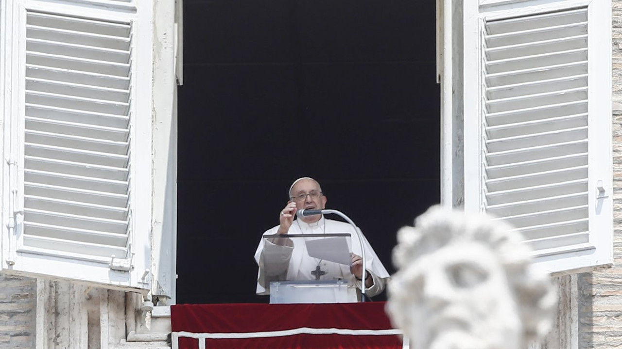 Papa Franciscus, 78 kişi sığınmacının öldüğü tekne faciasını andı