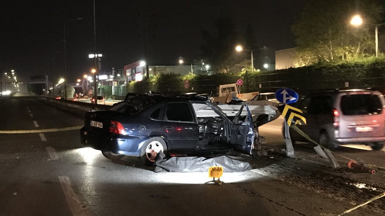 Otomobil bariyerlere ok gibi saplandı (19 Haziran 2023)