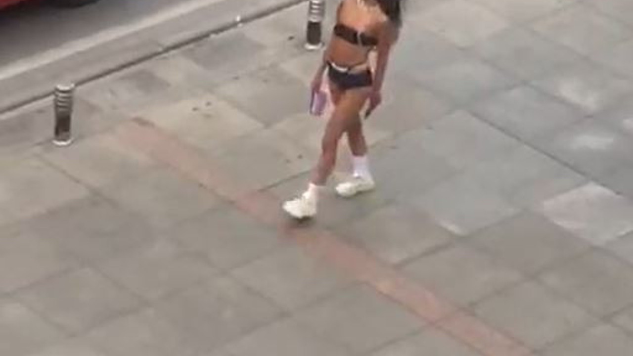 Bu kadını herkes merak ediyor. Bağdat Caddesi'nde her gün 17.30’da yürüyüş yapıyor