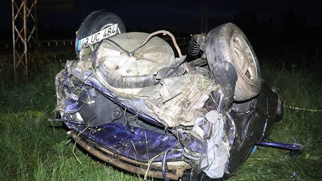 Canlı yayın yaparken şarampole devrildi; 1 ölü