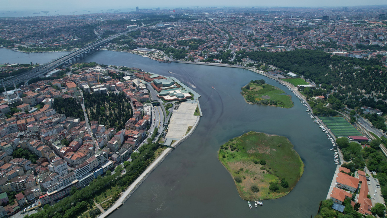 Altın Boynuz'da korkutan görüntü. Sahile inmek cesaret istiyor