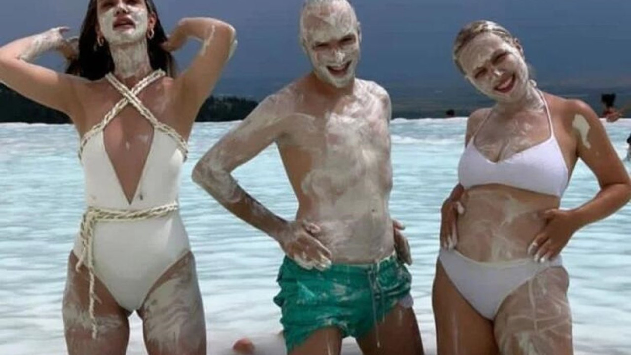 İrem Helvacıoğlu Pamukkale'de şifa aradı