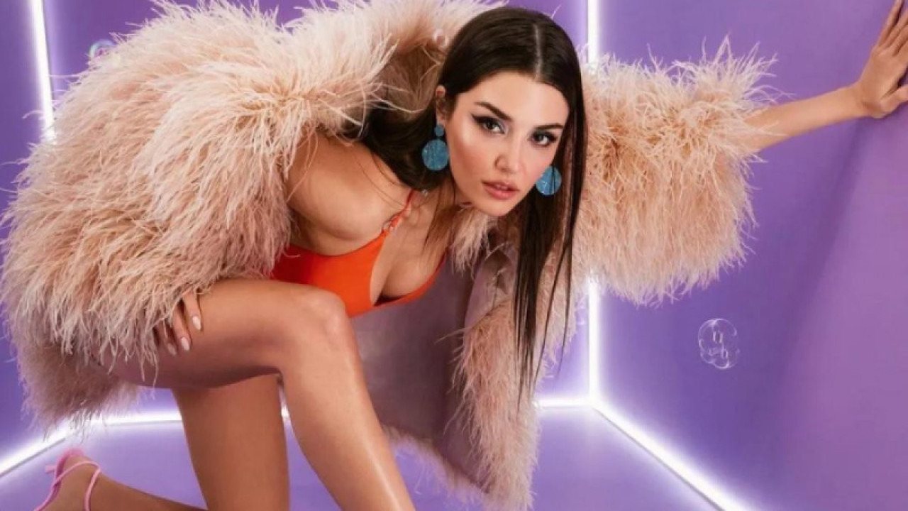 Hande Erçel'in romantik bakışları düğün gecesine damga vurdu